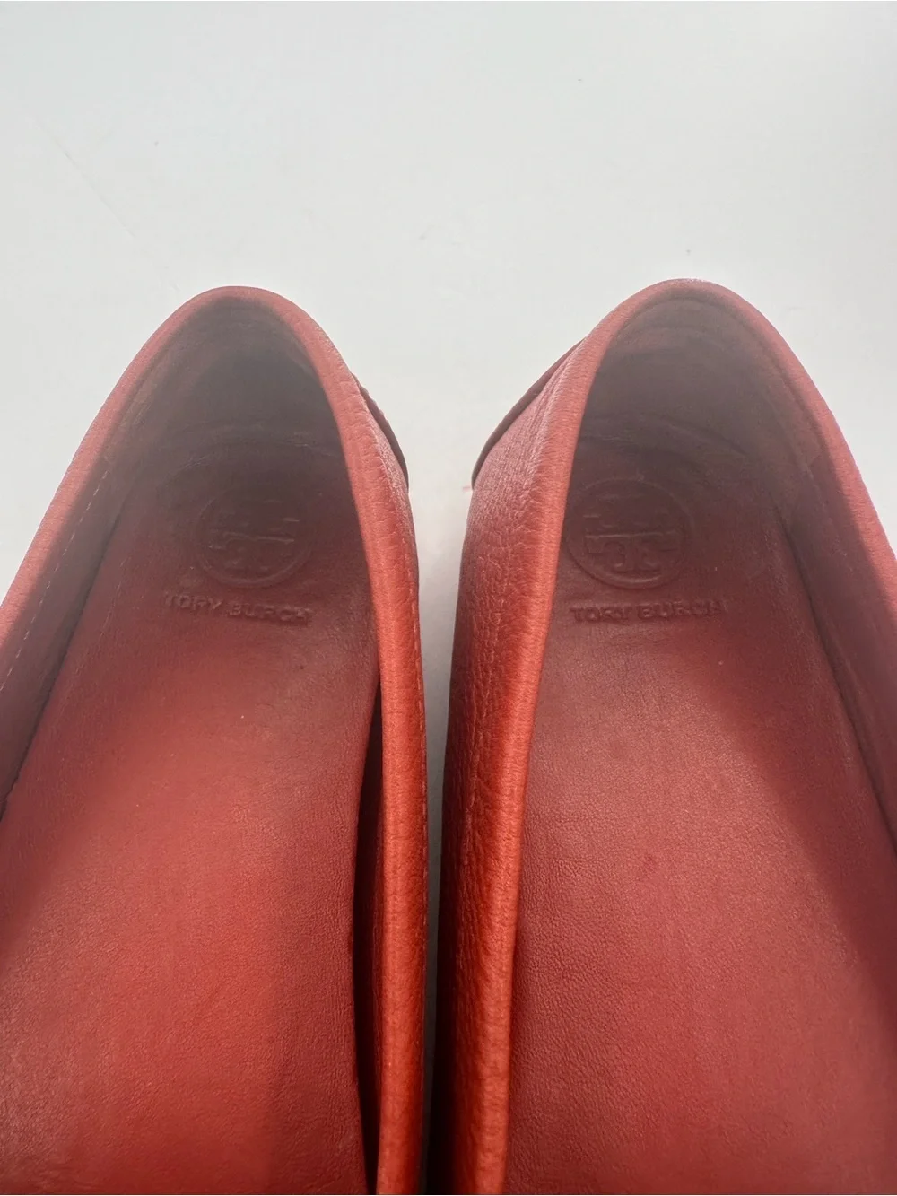 Tory Burch - Rust Orange Size 7 Pebbled Leather Logo Moccasins